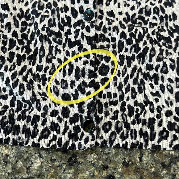 Silx By August Silk Cardigan Sweater Size M Gray Black Leopard MISSING BUTTON - Picture 9 of 9